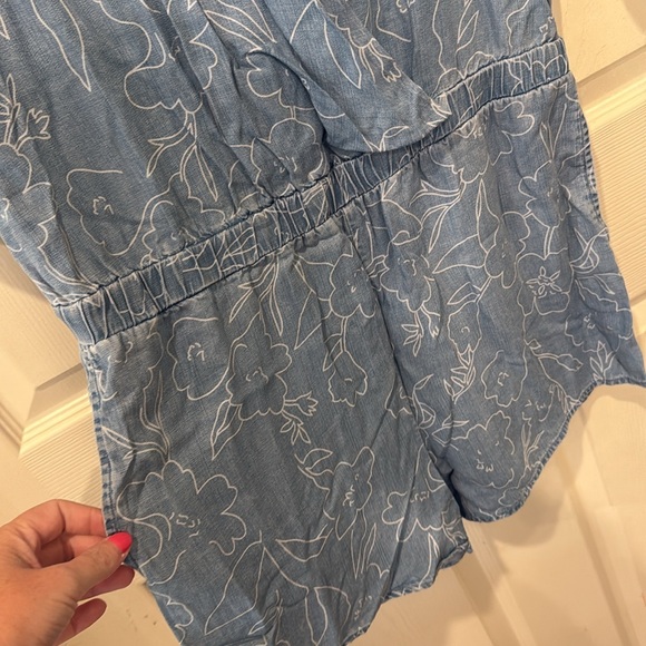 Cloth & Stone floral chambray romper, medium - Picture 7 of 9